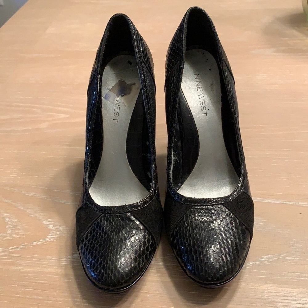 Nine West faux snake skin heels size 6M some wear